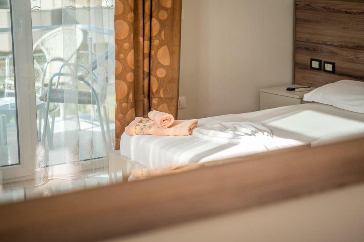 Hotel Kamomil Škalngur Kültér fotó